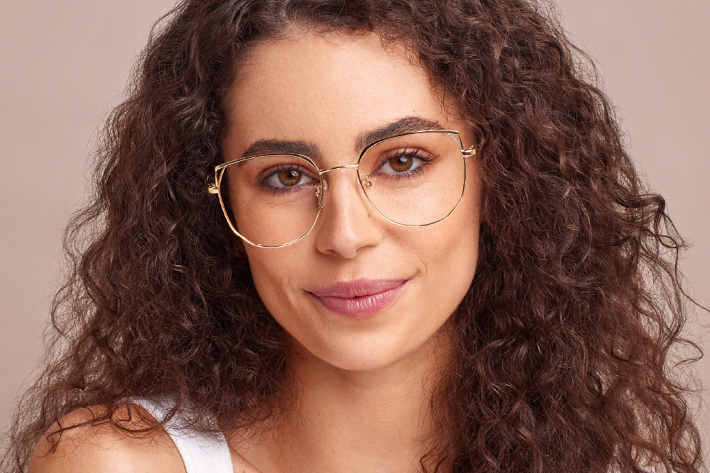 Nami eyeglasses frame worn by model.